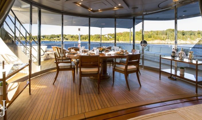 M/Y ‘Blue Moon’ Available for Christmas