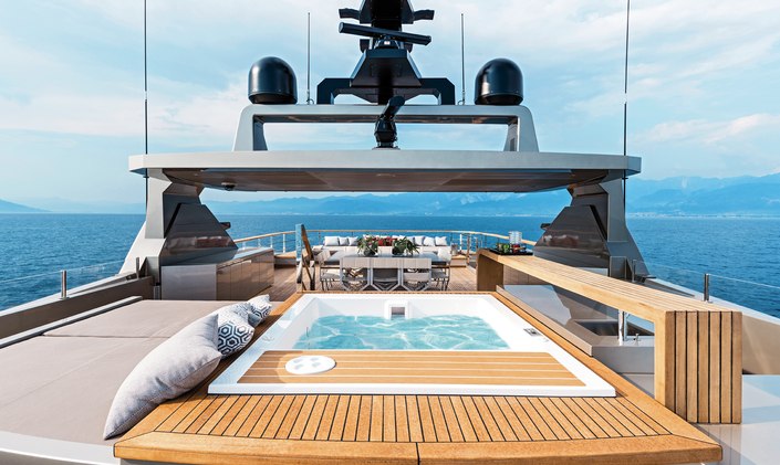 Superyacht GIRAUD offers special deal on French Riviera yacht charters