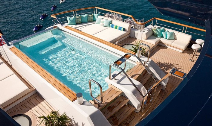 M/Y SOLANDGE Signs Up for Fort Lauderdale Boat Show