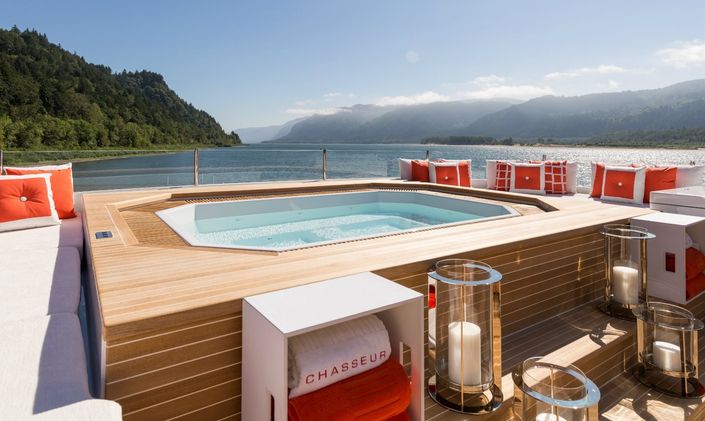 M/Y CHASSEUR Wins Big At The ISS Awards