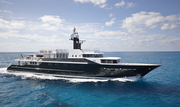 M/Y HIGHLANDER Reduces Charter Rate