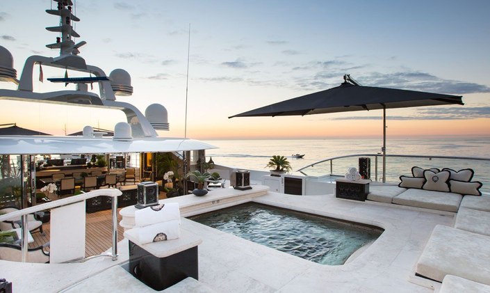 Superyacht 'Lioness V' reduces rate for Monaco Grand Prix charter