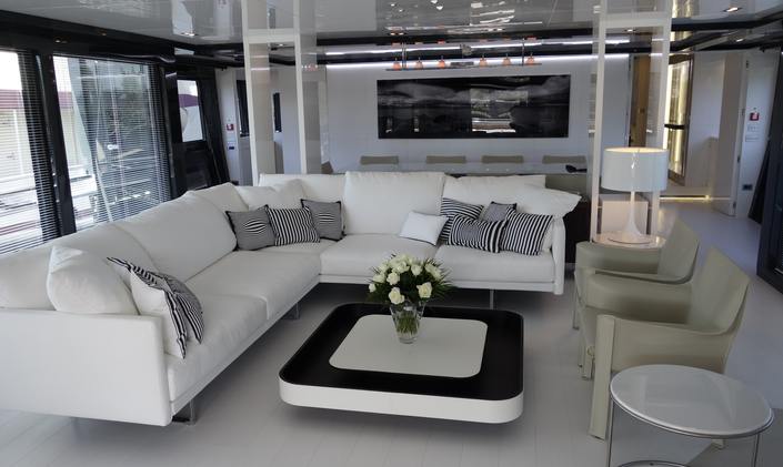 M/Y JURATA Reduces Charter Rate