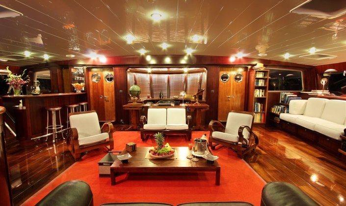S/Y 'Douce France' Offers Fiji Charters