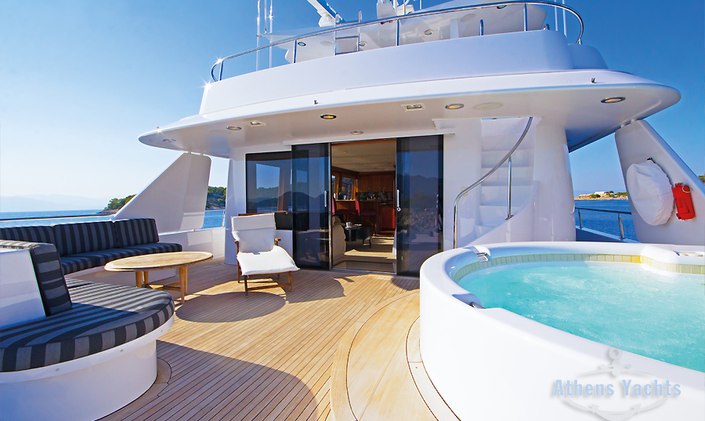 M/Y 'Endless Summer' Offers Last Minute Deal In Greece