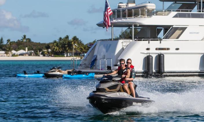 M/Y 'W' Open in The Bahamas for Christmas