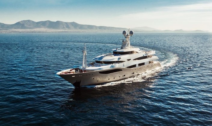 M/Y 'Light Holic' Open In The Mediterranean