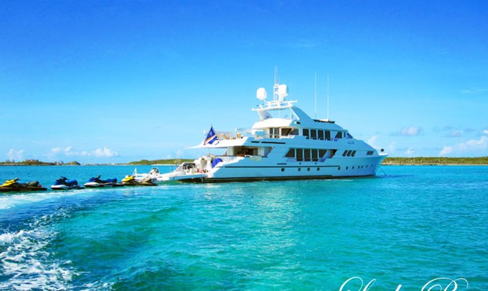 M/Y ‘Lady Bee’ Offers No Delivery Fees