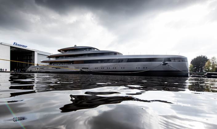 Feadship releases images of superyacht OBSIDIAN heading for sea trials
