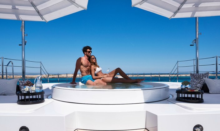 M/Y 11/11 offers special deal in the South of France