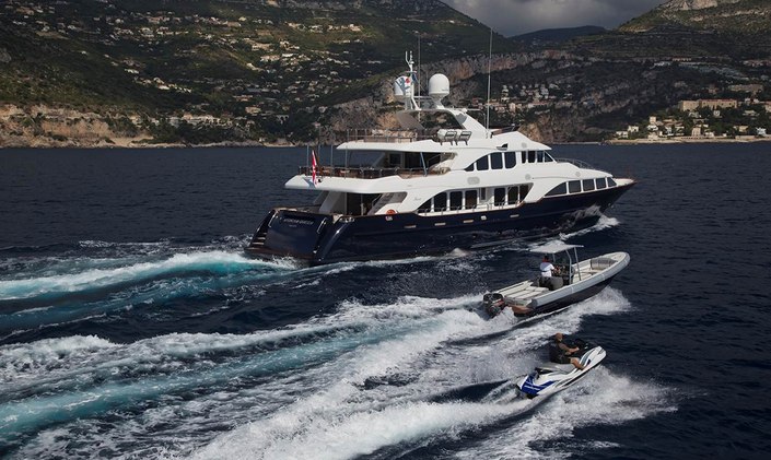 M/Y ‘African Queen’ Has Primetime Slot in France