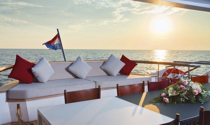 M/Y JOYME Available For Valentine’s Charter