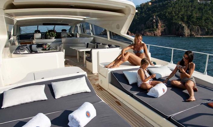 No delivery fees on Greek charter aboard M/Y 'Romachris II'