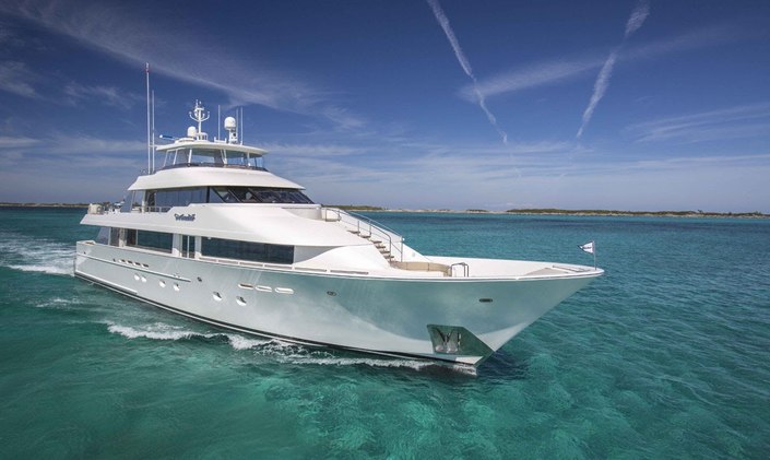 Charter M/Y ‘Amitié’ in Northeast America