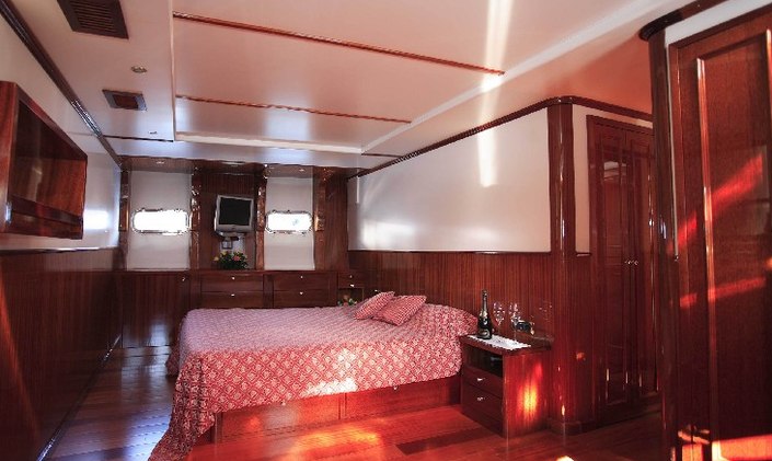 Day Charters Available on M/Y ‘Antares of Britain’