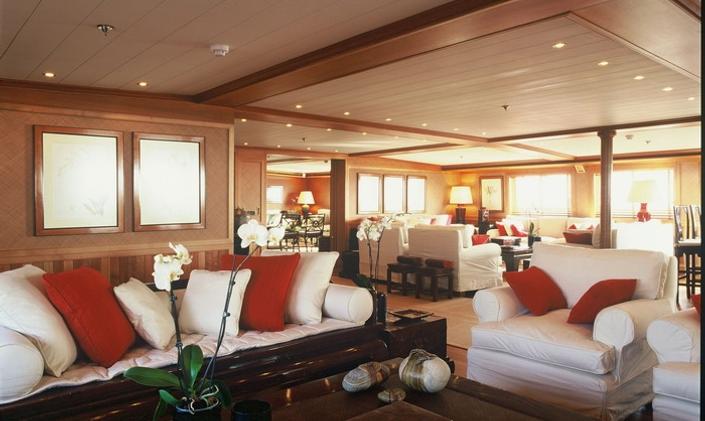 M/Y 'Bleu de Nimes' Offers Unique Charter