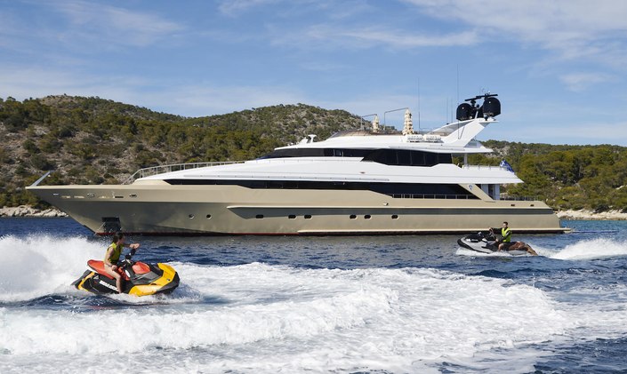 Special offer onboard luxury charter yacht DALOLI 