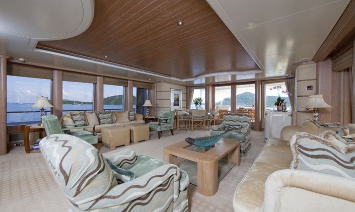 M/Y HUNTRESS for Charter in the West Med