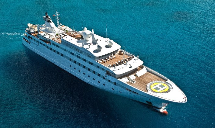M/Y ‘Lauren L’ Open at the Abu Dhabi Grand Prix