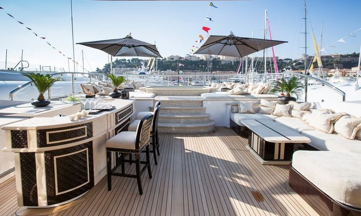 Enjoy a Caribbean Christmas charter on board M/Y ‘Illusion V’ 