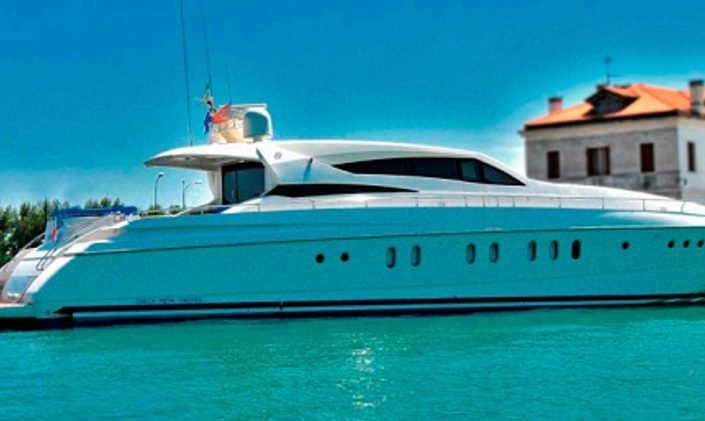 Motor Yacht Melange Reduces Rates