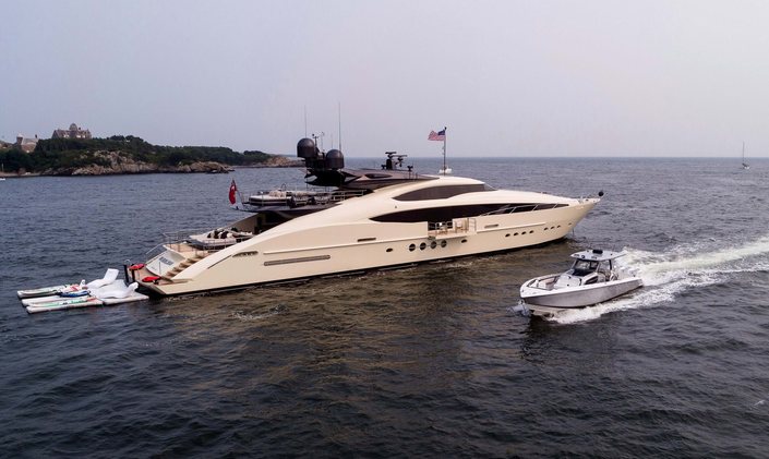 Bahamas yacht charter special: superyacht STEALTH offers 10% discount 