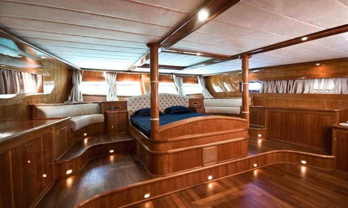 S/Y 'Silver Moon' Available for All-Inclusive Charter