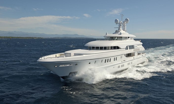 SOLEMATES renamed M/Y HUNTRESS