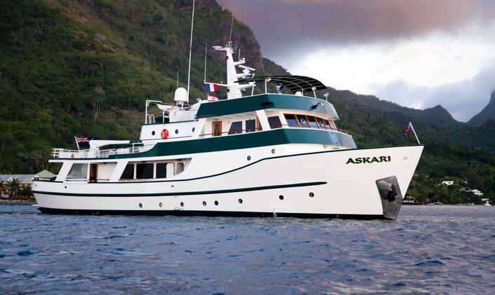 Spend your festive season in French Polynesia onboard charter yacht ASKARI