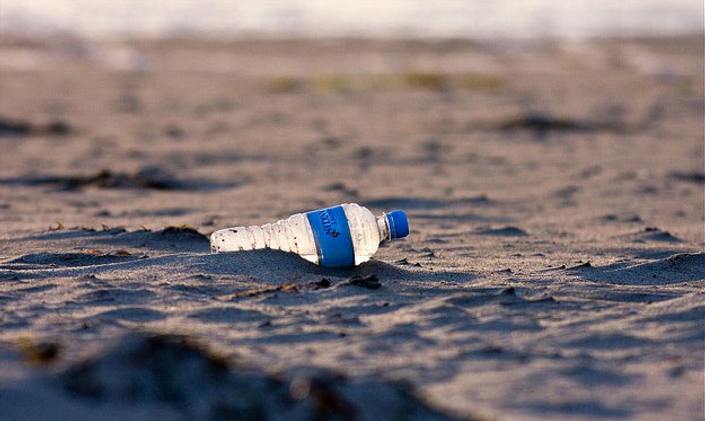 Brokers Try To Cut Plastic Water Bottle Use