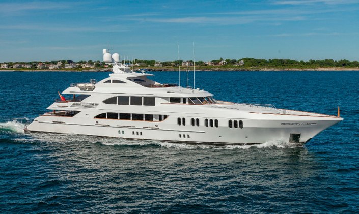M/Y ‘Aspen Alternative’ stars in Overboard movie