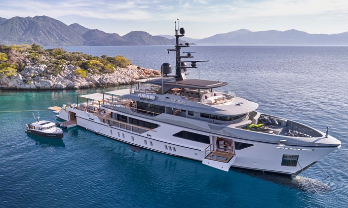 Discover the Indian Ocean onboard 47m charter yacht PARA BELLUM