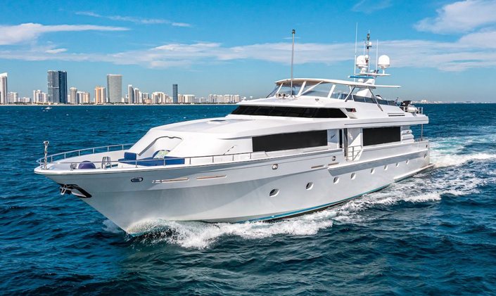 Charter Yacht XOXO Opens Availability for Thanksgiving Yacht Charters in Florida
