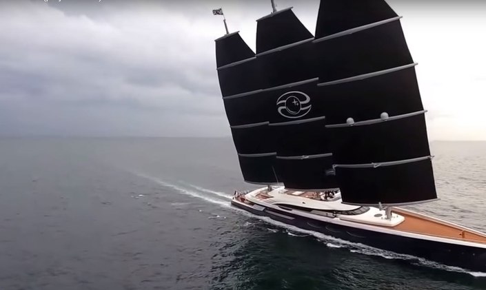 Video: Supeyacht Black Pearl Under Sail