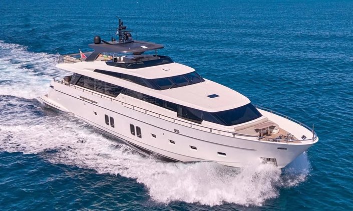 Fill-the-Gap Offer: Save 10% on Greece Yacht Charters Aboard Luxury Yacht WOMBAT