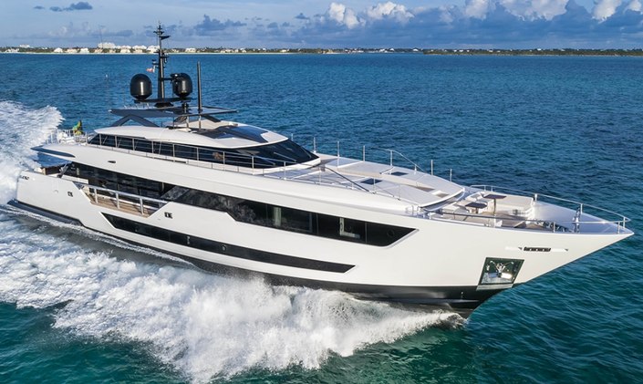 Custom Line M/Y ‘Vista Blue’ joins global charter market