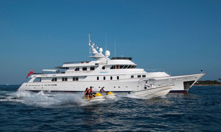 Special offer for last-minute Caribbean charters aboard SHAKE N BAKE TBD