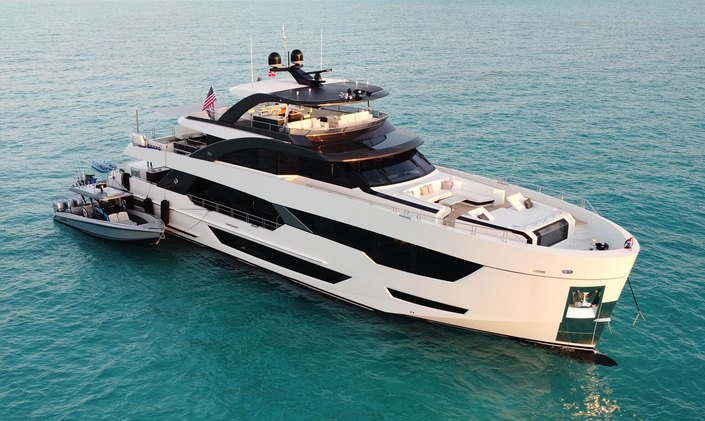 Kickstart 2024 with special rates on last minute Bahamas yacht charters with motor yacht ENTREPRENEUR