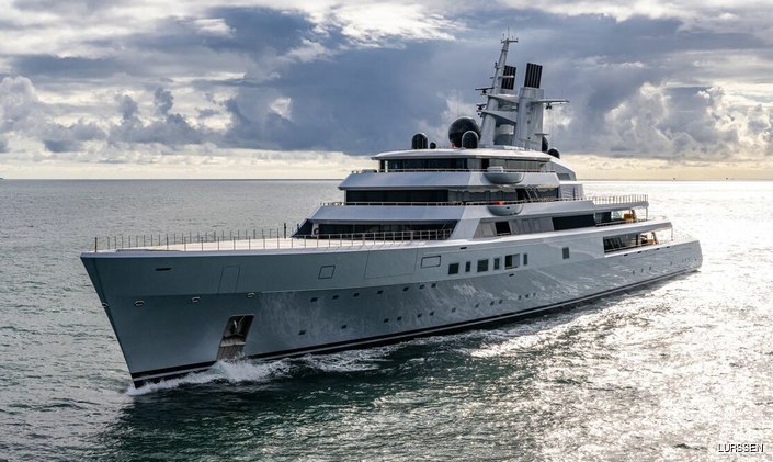 142m Lürssen Superyacht DRAGONFLY departs Lemwerder ahead of delivery