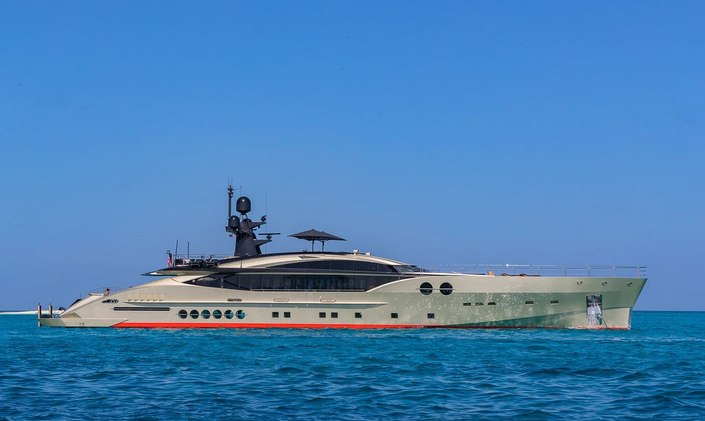 Superyacht DB9 offers luxury charters in the Bahamas