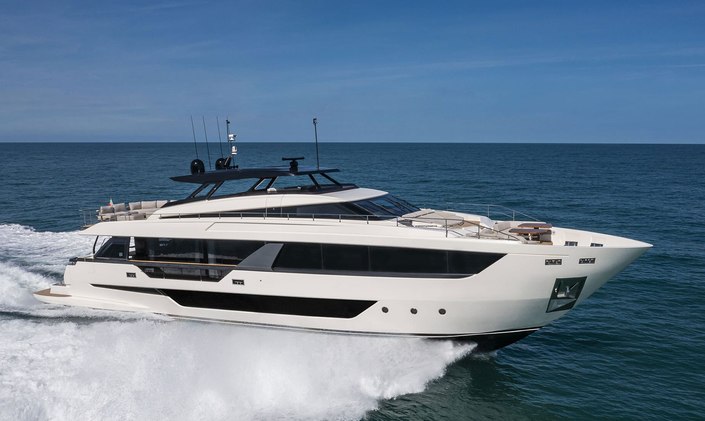 Last chance for an Italy yacht charter aboard 30m ISOTTA