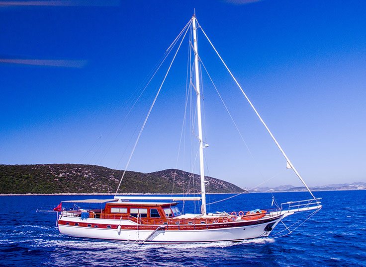 freedom-yacht-charter-price-custom-luxury-yacht-charter