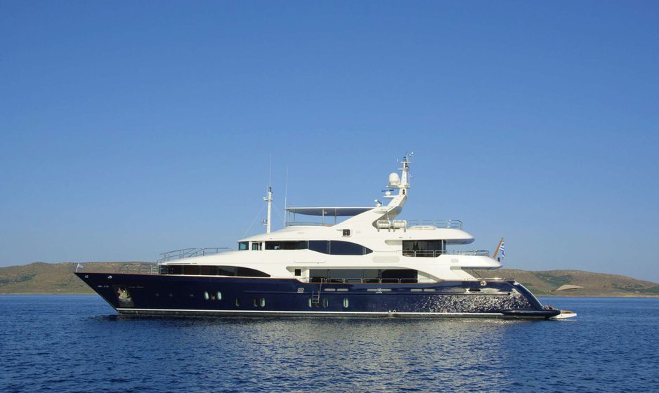 Charter yacht GRANDE AMORE offers last minute discount for Greece yacht charters