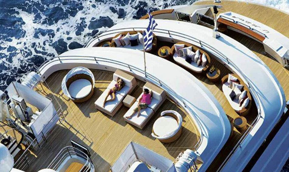 10 Top Family-Friendly Charter Yachts Image 1