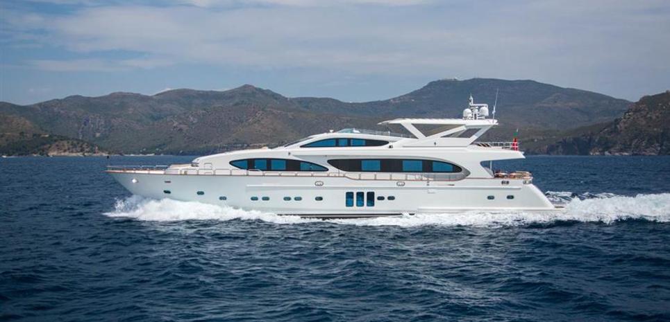 La Rosa Charter Yacht