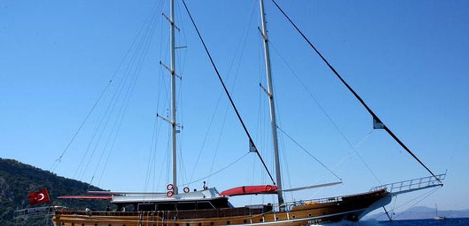Ruth Alessandro Charter Yacht