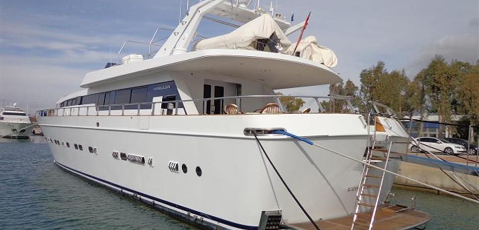 Akhir 31 Charter Yacht