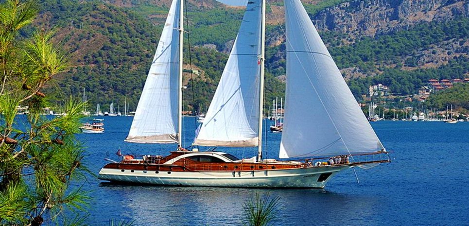 Justiniano Charter Yacht