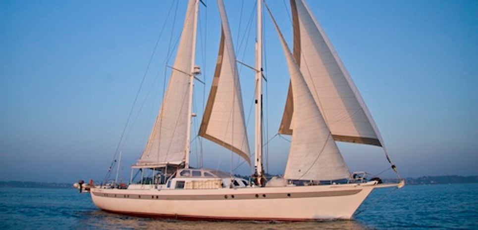 Dame des Tropiques Charter Yacht