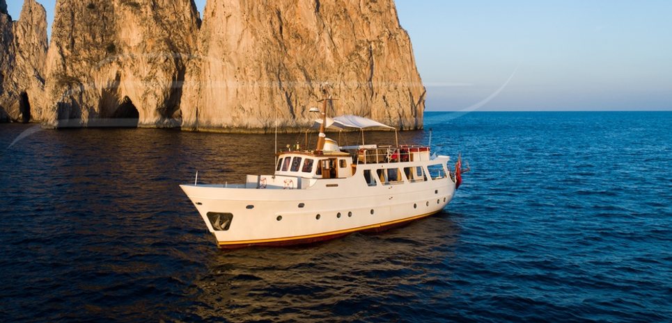 Entrancer Charter Yacht
